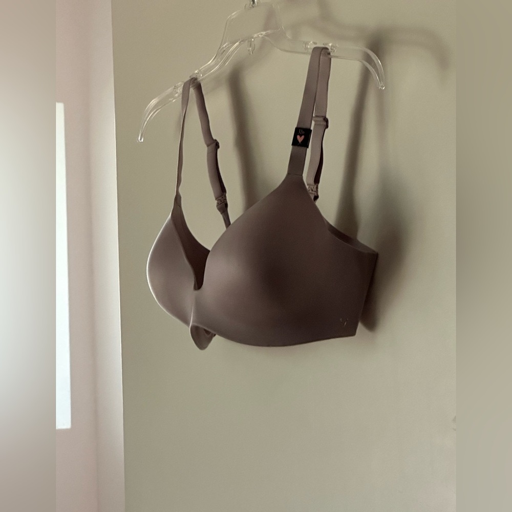 Victoria’s Secret Wireless Bra 32D “Infinity Flex”